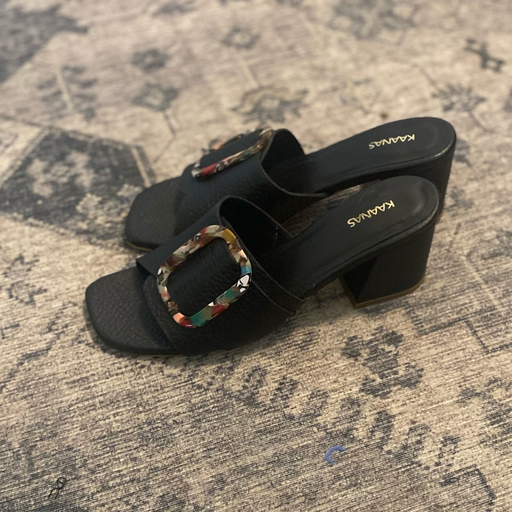Kaanas sandals - Picture 2 of 3